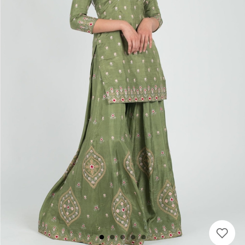 The Saree Room Green Ananda Suit XS - NWT!